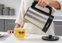 Cargar imagen en el visor de la galería, Hervidor eléctrico Oster® de acero inoxidable 1.7 lt