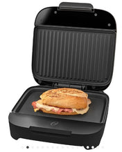 Cargar imagen en el visor de la galería, Sandwichera Oster® compacta con platos hondos