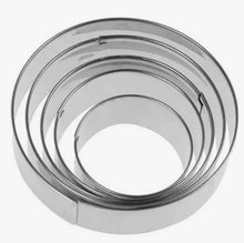 Cargar imagen en el visor de la galería, Set X 5 Moldes Cortadores Galletas Circulo Tamaños
