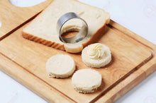 Cargar imagen en el visor de la galería, Set X 5 Moldes Cortadores Galletas Circulo Tamaños
